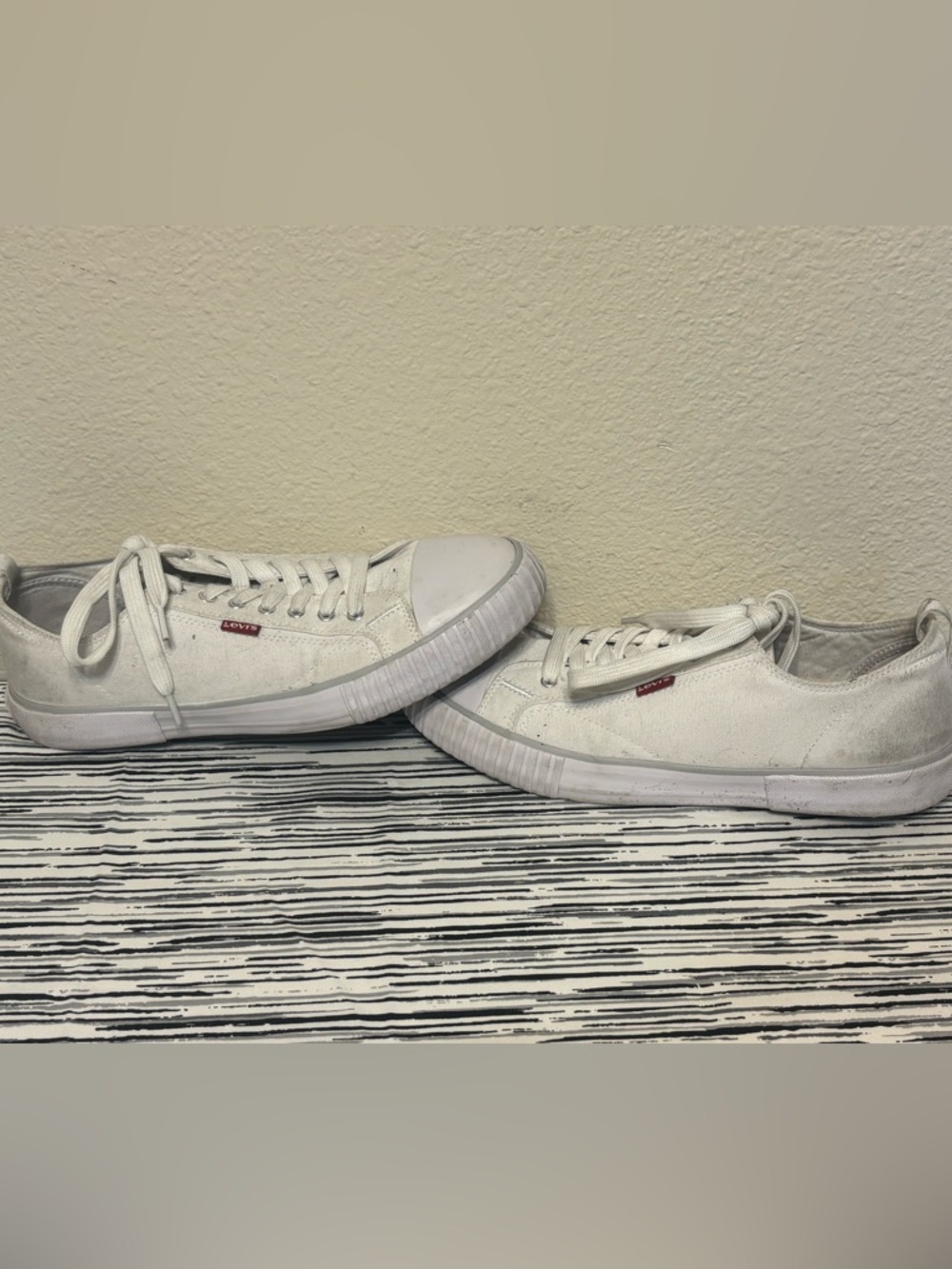 Levi's Woman’s White Canvas Low-Top Sneakers with Red Tab